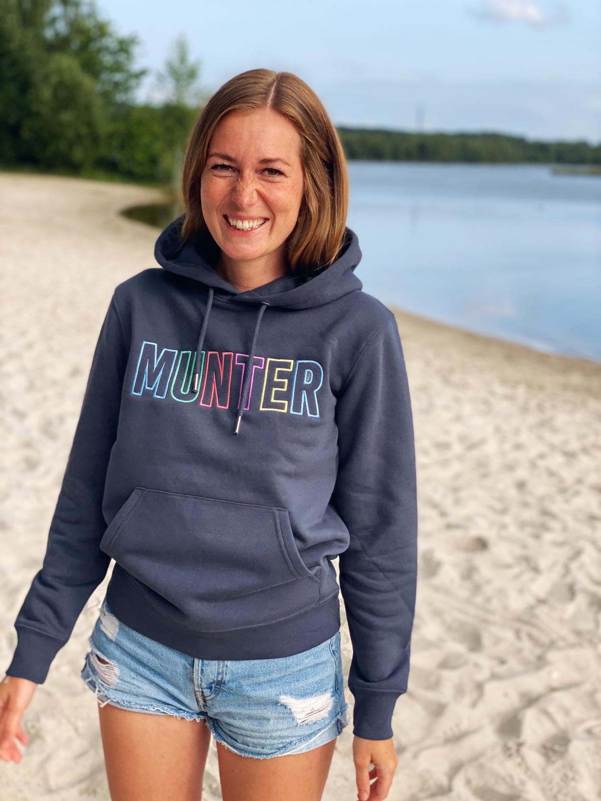 Hoodie mit buntem MUNTER Stick