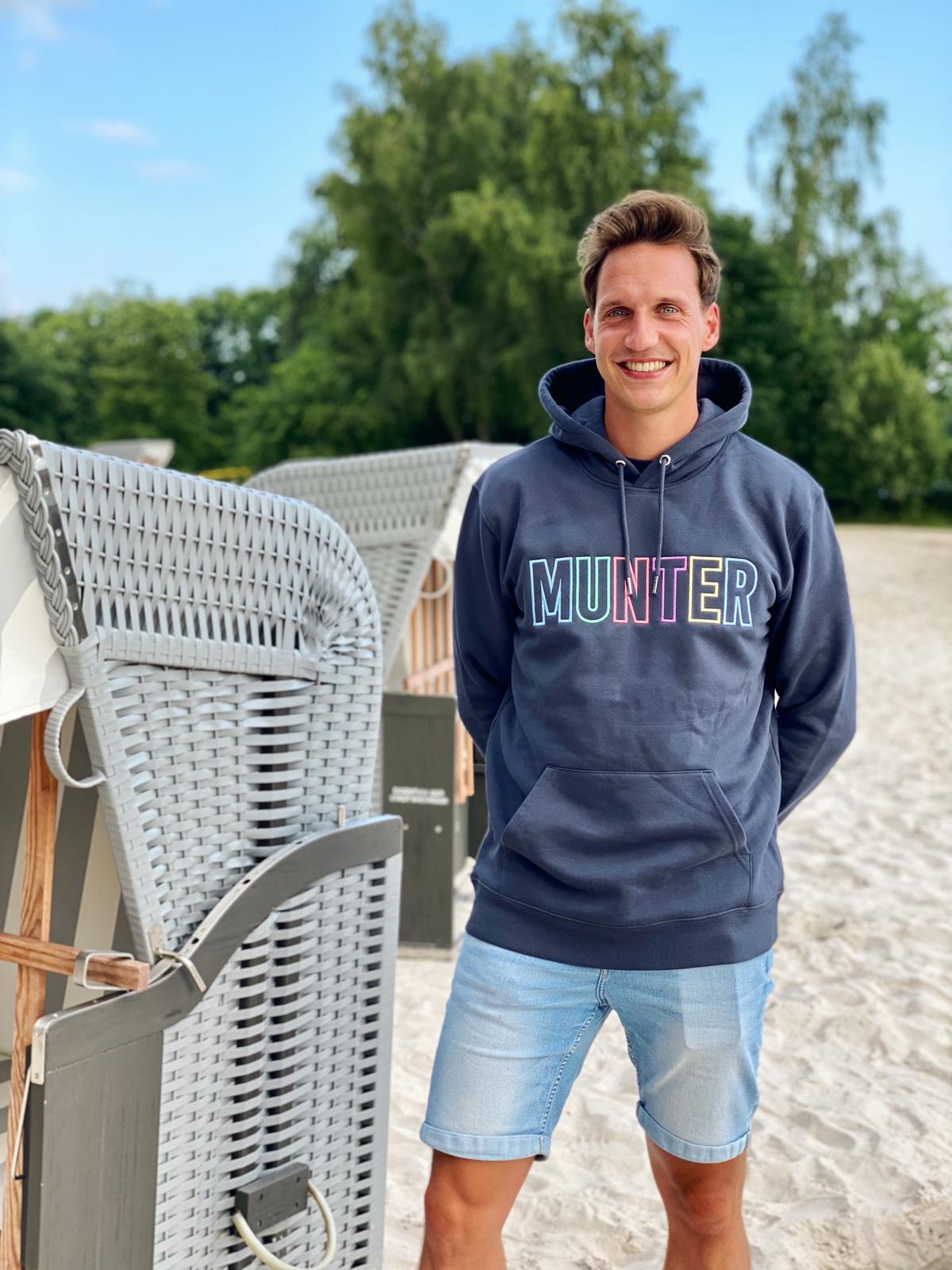 Hoodie mit buntem MUNTER Stick