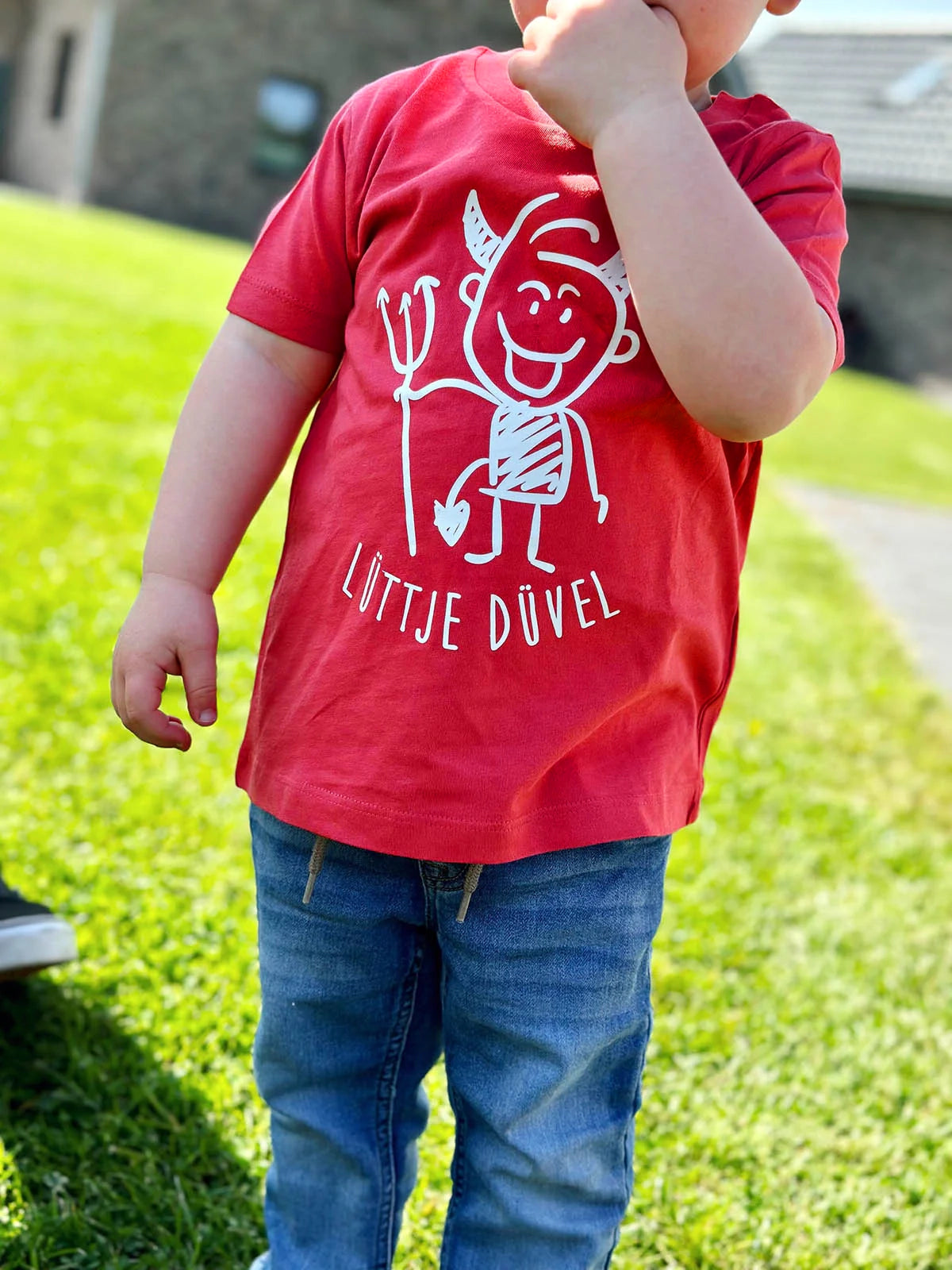 Rotes Kinder Shirt mit Lüttje Düvel Motiv