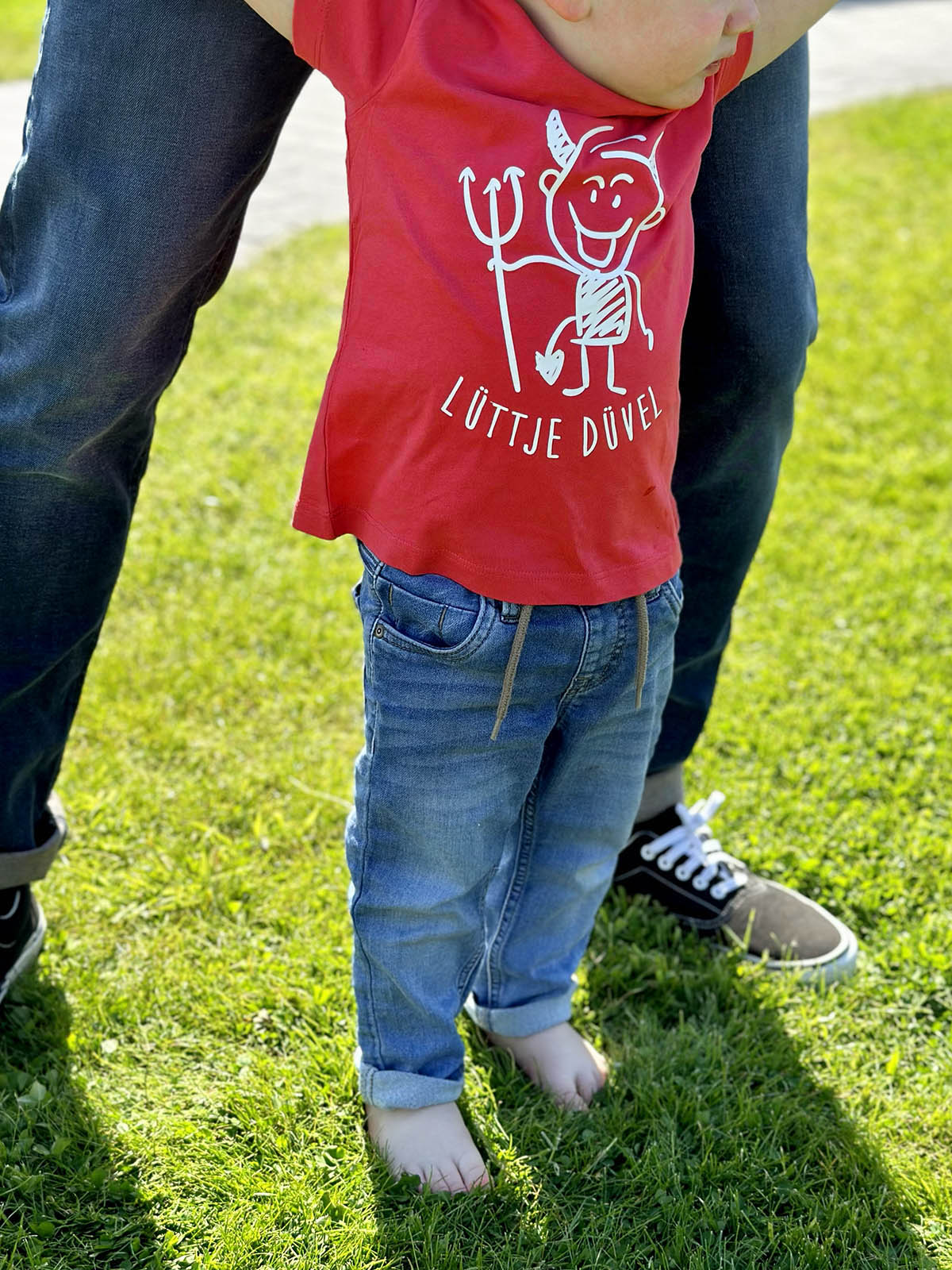 Rotes Kinder Shirt mit Lüttje Düvel Motiv