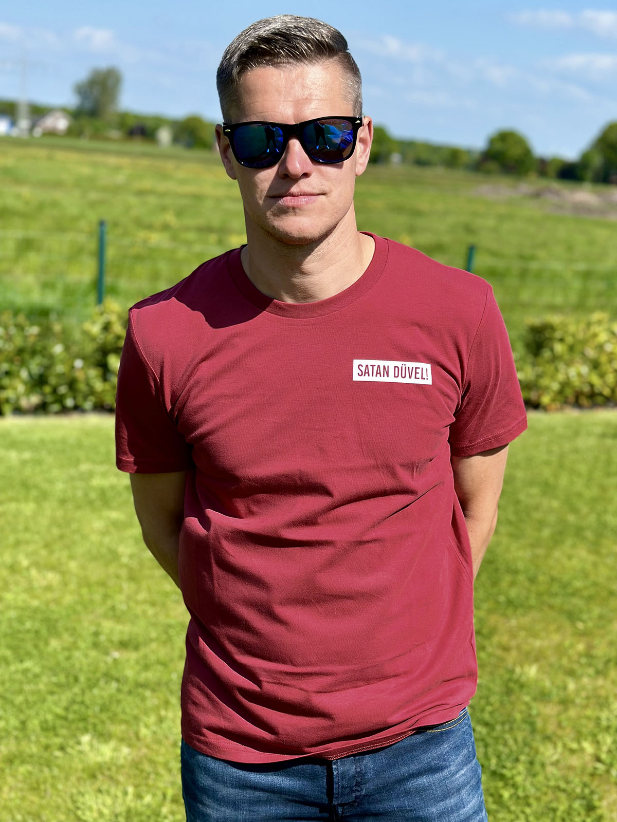 Rotes Herren T-Shirt mit "Satan Düvel" Logo