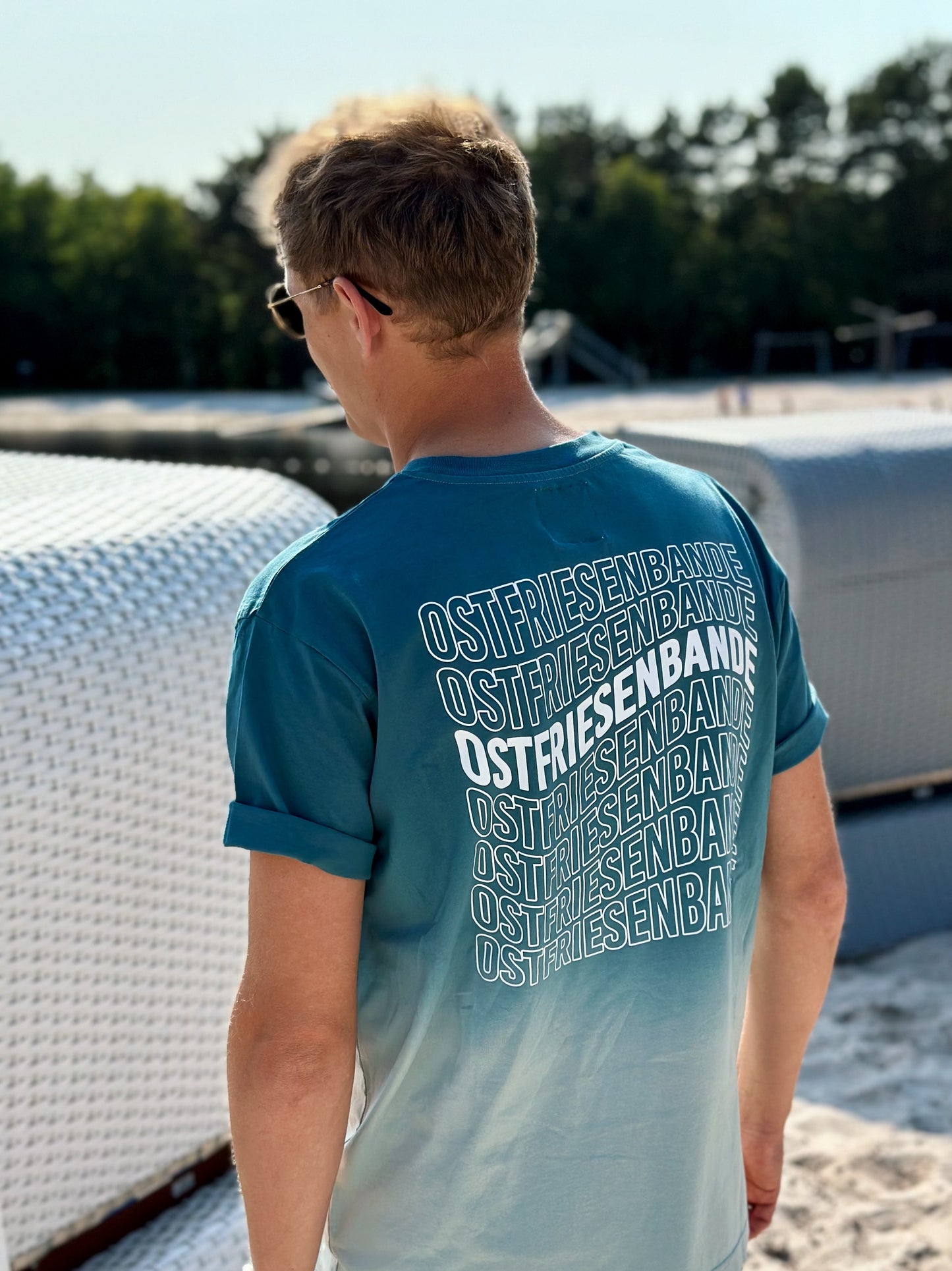 T-Shirt mit Wellen und Ostfriesenbande Motiven